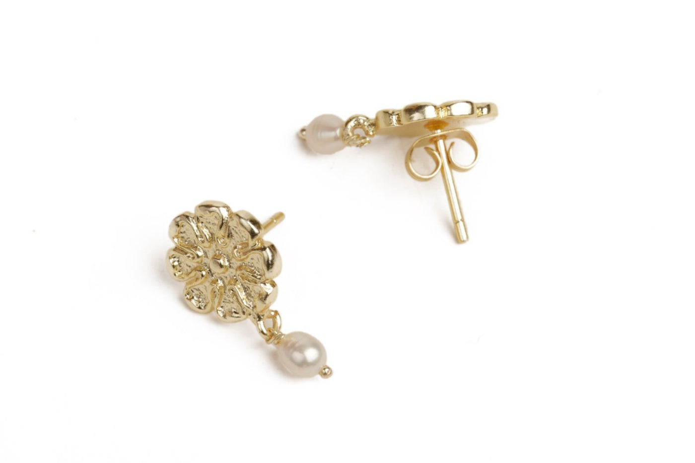 Beautiful Flower Stud with Pearl Gold Earrings - Stilskii
