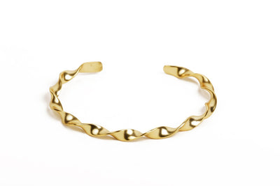 Fashionable Twisted Gold Bracelet - Stilskii