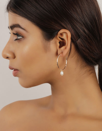 Ravishing Hammered Pearl Rose Hoop Earrings - Stilskii